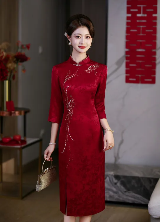 红色改良旗袍新中式高级感小个子妈妈礼服参加婚宴2025新款年轻