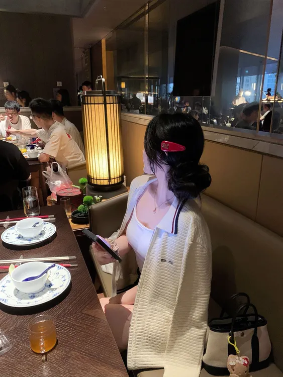 【宅宅专属】2025秋冬新款学院风字母刺绣撞色针织拉链棒球服外套女