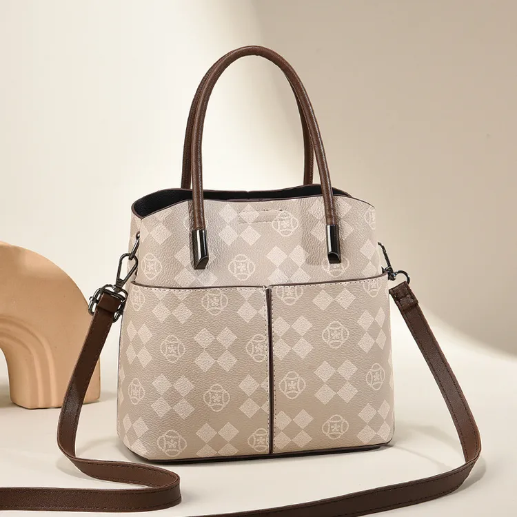 【直播推荐】手提包女2025新款潮气质时尚单肩斜挎包大容量水桶包