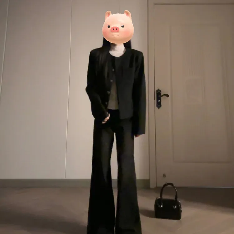 韩系小香风黑色短款外套女秋季2025新爆款氛围感穿搭独特漂亮上衣