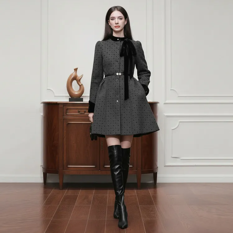 DF冬季轻奢优雅可取蝴蝶结半高领A字撞色波点植绒毛呢羽绒服GC36103