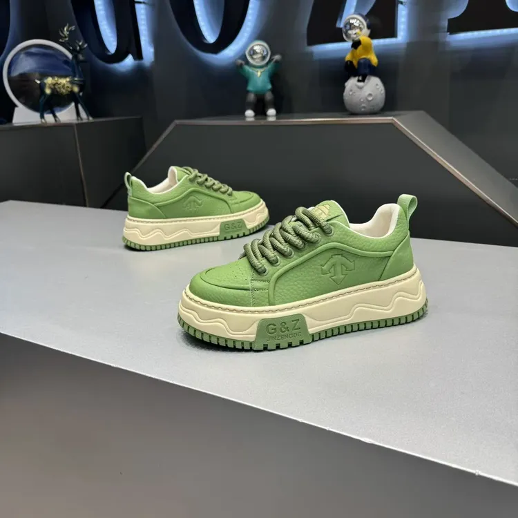 2025秋季新款厚底纯色百搭舒适轻便增高潮流时尚休闲男鞋