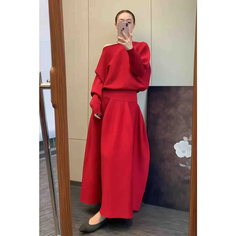 巨好看的红色卫衣套装裙女秋季新款御姐风气质斜肩上衣伞裙两件套