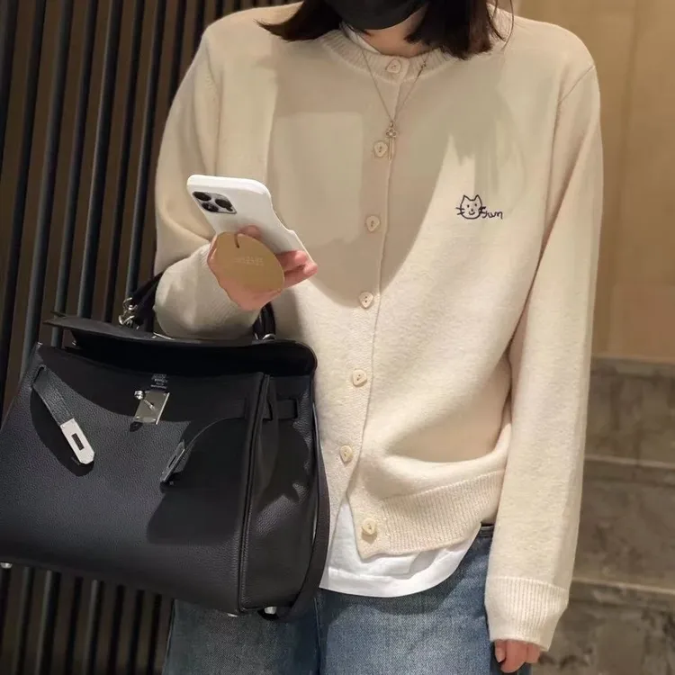 学院风韩系刺绣长袖藏蓝色针织开衫秋季新款灰色修身短款外套上衣