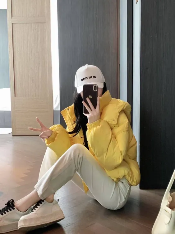 2025连帽运动风冬季时尚秋冬女常规网红短款长袖糖果色鸭绒羽绒服