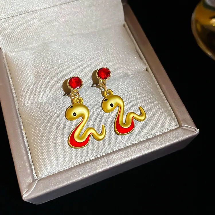 合金耳饰 新年红色蛇形耳钉女本命年小众耳环国风可爱