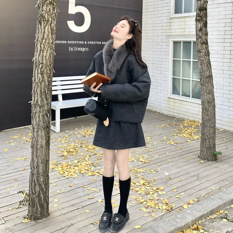 韩版羽绒内胆毛呢大衣半身裙套装女2025冬季新款小个子毛领三件套