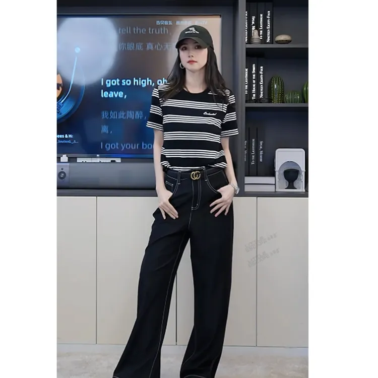 小乖逃X圆领短款黑色小众条纹T恤黑白色条纹字母薄款上衣S25371