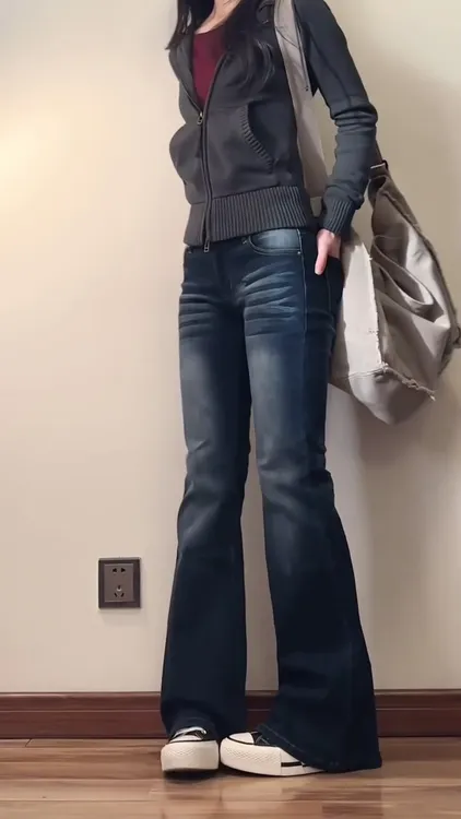 美式复古低腰微喇牛仔裤女2025年春季新款修身显瘦垂感马蹄喇叭裤