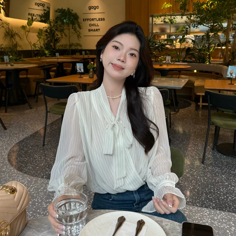 MISU/糜素胖MM韩系气质飘带条纹衬衫薄款V领喇叭袖小众设计感上衣