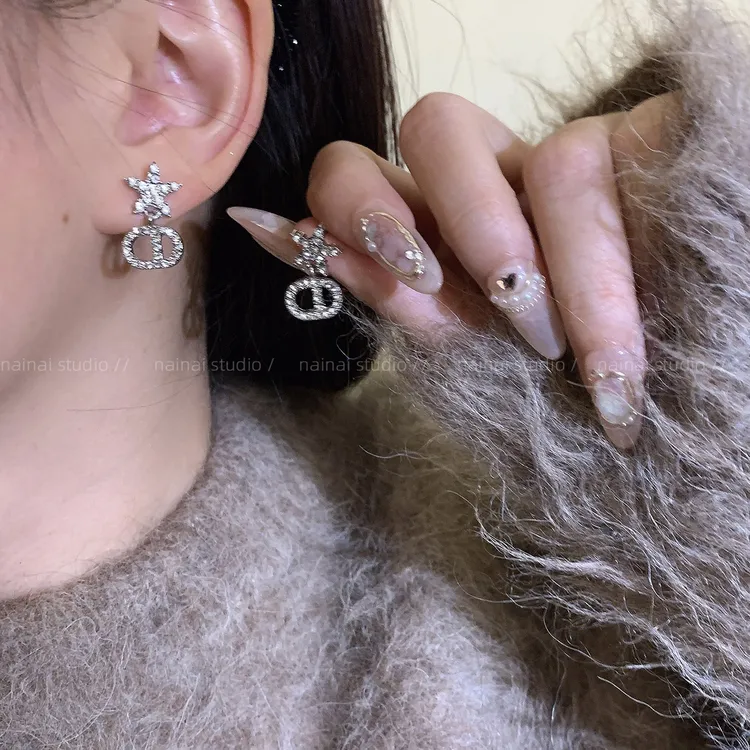 合金耳饰 星星字母耳钉满钻高级感精致轻奢耳环新款通勤轻奢小众