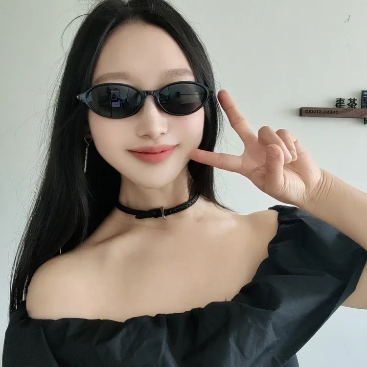  时髦椭圆形黑色小框墨镜女高级感书呆子防紫外线旅游拍照太阳镜