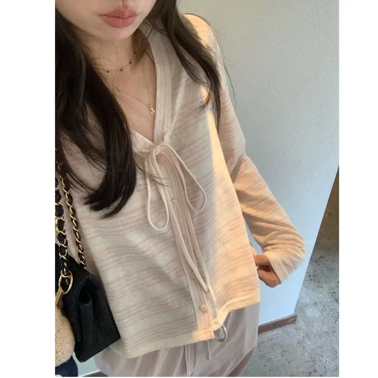 韩系时尚通勤休闲温柔风女设计感显瘦长袖上衣