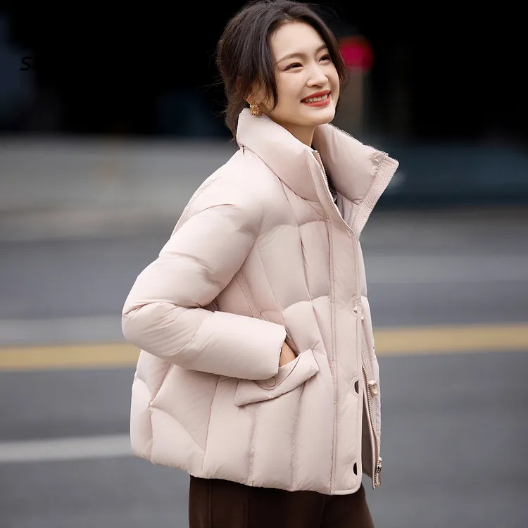 雪中飞泡芙羽绒服女短款防寒服冬季新款时尚保暖轻便女士冬装外套