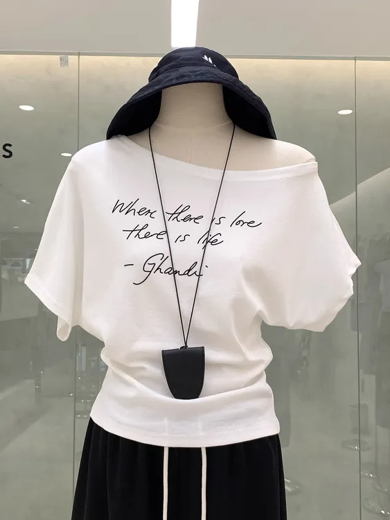 2025新款露肩百搭松弛感上衣潮美式辣妹字母印花斜肩短袖T恤女装