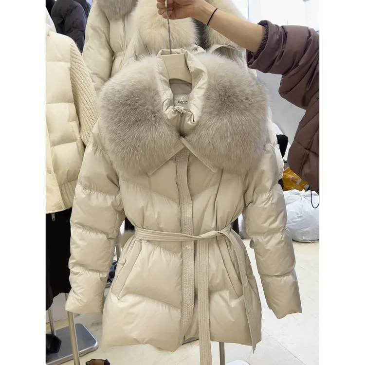 大毛领设计感时尚女轻薄冬2025年新款巨好看的小个子加厚短款棉服