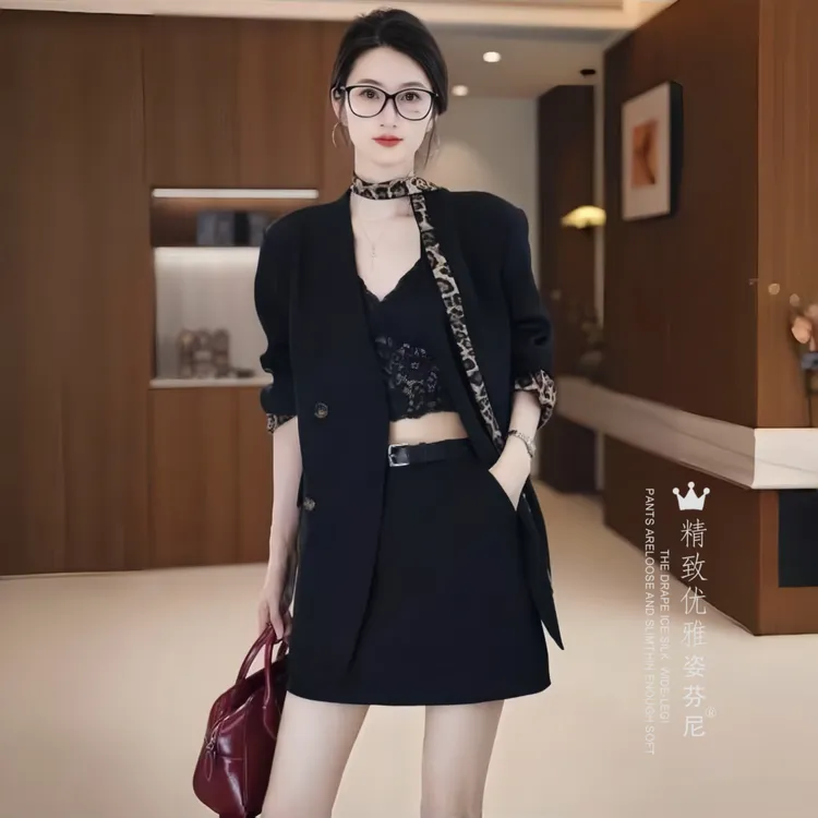 La babite时尚套装2025秋新款豹纹拼接西服外套短裙显瘦两件套