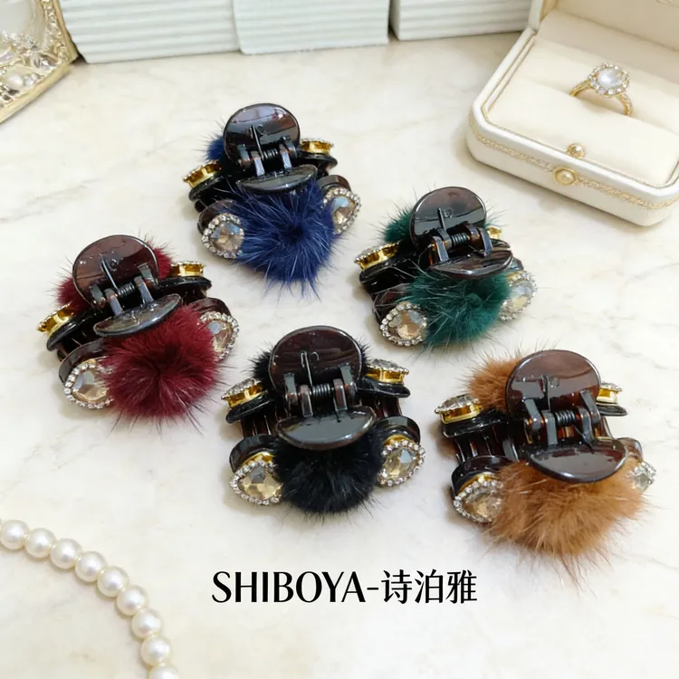 诗泊雅 奢雅皮草系列·鎏金钻饰水貂毛球高定艺术抓夹臻品