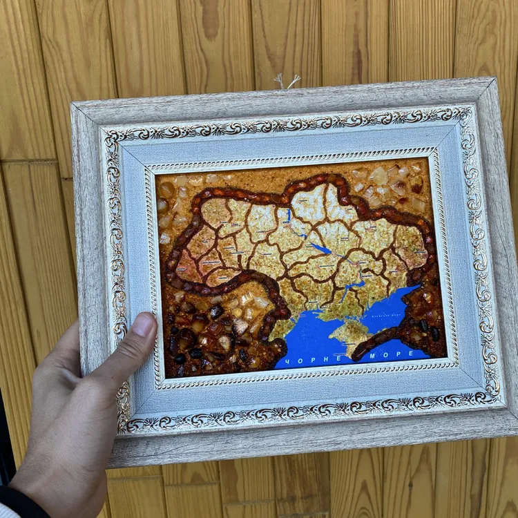 乌克兰国家版图蜜蜡画 一幅(基辅产)(金色复古画框)