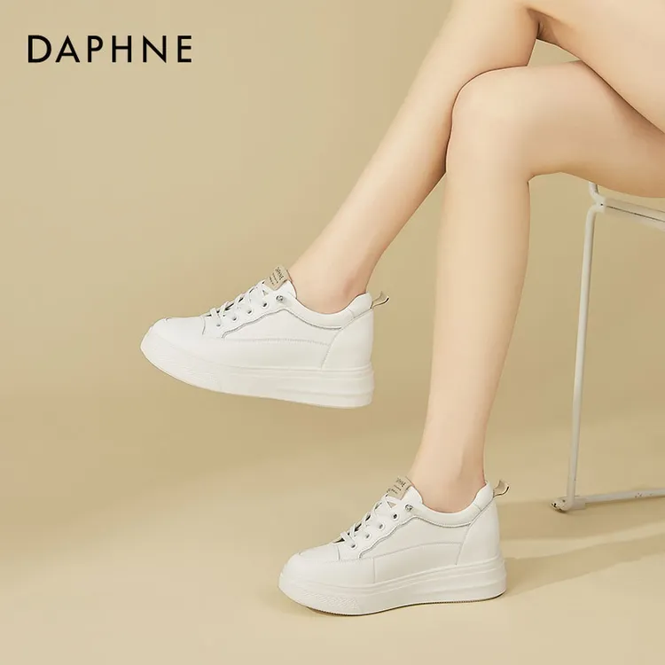 达芙妮时尚白鞋女鞋秋冬季2024新款增高不累脚软底运动鞋百搭板鞋