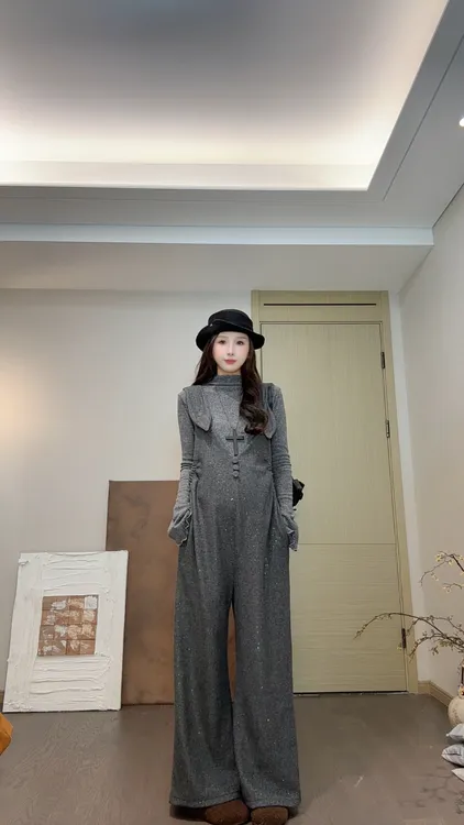 时尚孕妇秋冬新款原创孕妇背带裤显瘦气质+喇叭袖上衣两件套套装