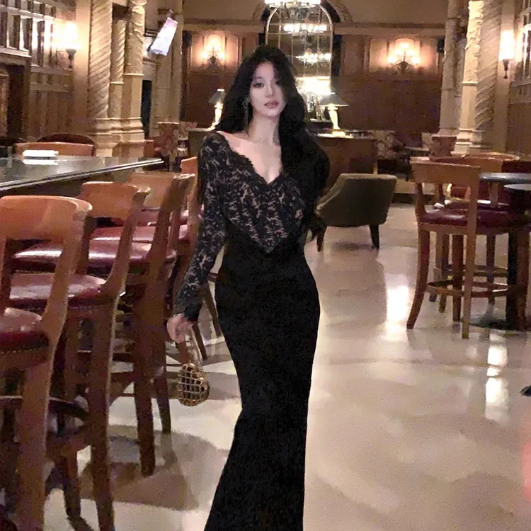 【6-8】运费补贴【爱妻】v领蕾丝拼接针织连衣裙女小众设计包臀鱼尾裙