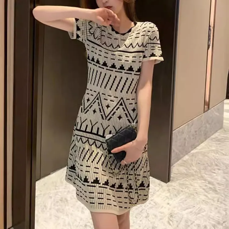 法式复古连衣裙女装女新品夏季设计感小众时尚小香风气质针织裙子