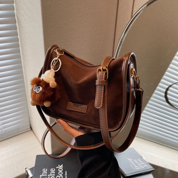 麂皮绒包包女2025超火新款韩版时尚单肩小方包上班通勤复古斜挎包