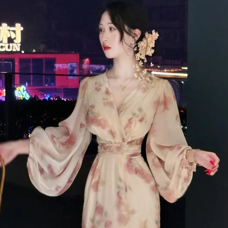 LHMknk1画报夫人原创自制春款碎花裙喇叭袖连衣裙 玫瑰花神明少女