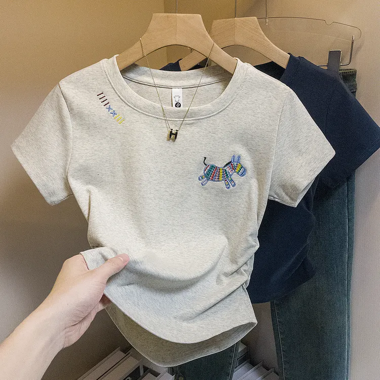 yoewshean/羽媗夏季微胖mm大码女装圆领短袖T恤女设计感刺绣上衣