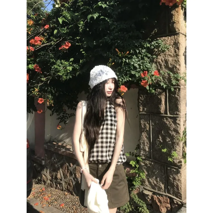 MARIE.COCO韩系经典撞色格纹挂脖上衣搭配时尚气质工装短裤两件套