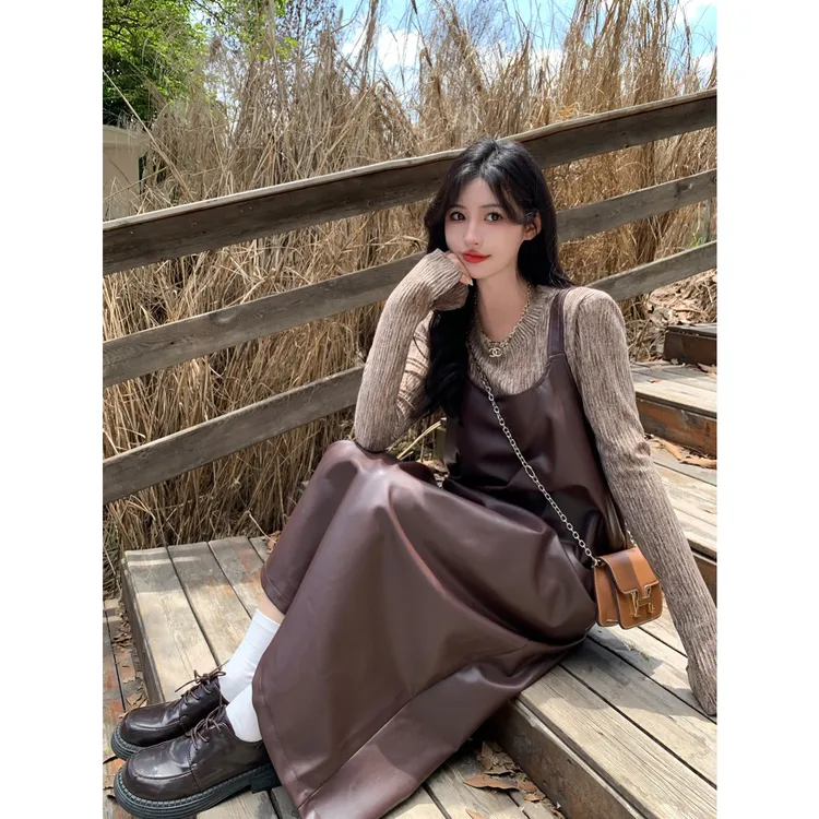 大码棕色高级感气质pu皮长短款吊带裙女打底衫套装胖mm