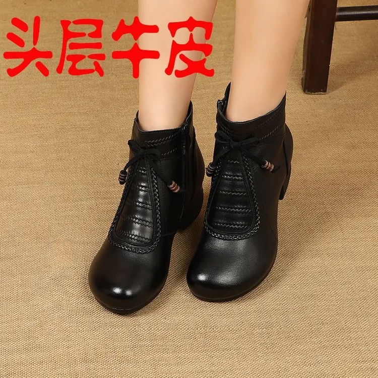 粗跟女士马丁靴25年秋款中跟复古民族风短靴真皮时尚软底中年单靴