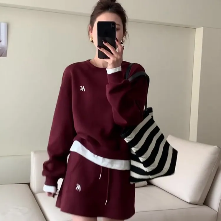 工厂店新款洋气小香风酒红色假两件卫衣短裙两件套女装高级感