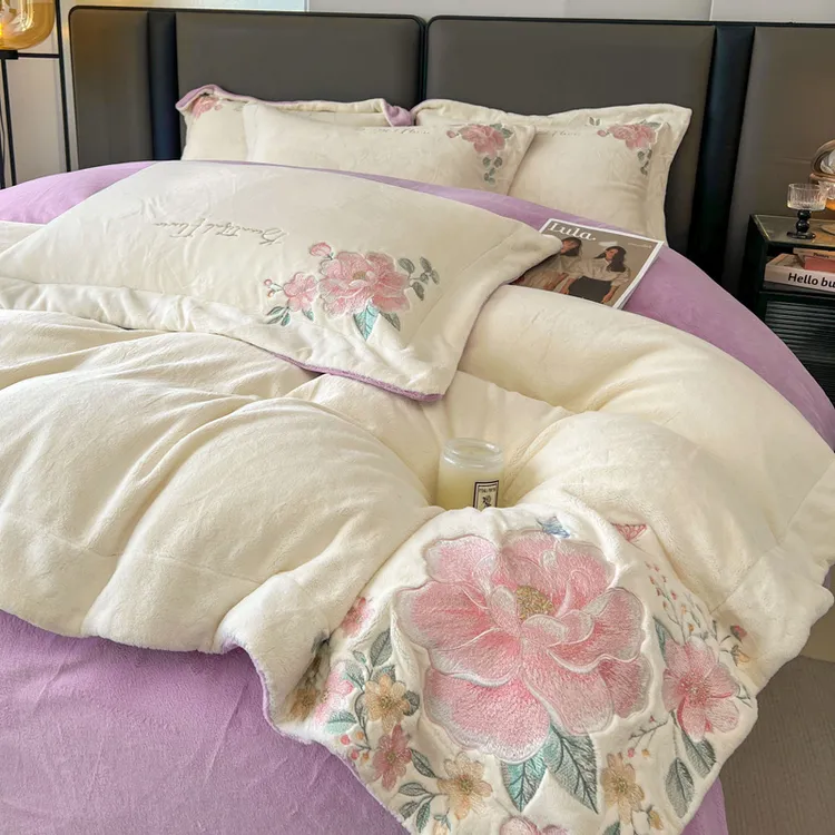 A类简约全消光220克加厚牛奶绒刺绣四件套保暖轻奢公主风床上用品