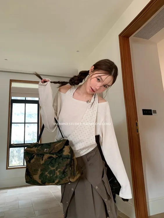 辣妹风时尚设计感波点拼接挂脖假两件长袖上衣秋季新款百搭T恤女