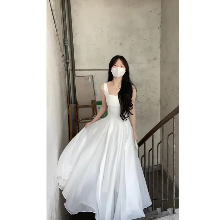 夏季新款法式甜美森系白色小众设计感连衣裙简约收腰显瘦高级裙子