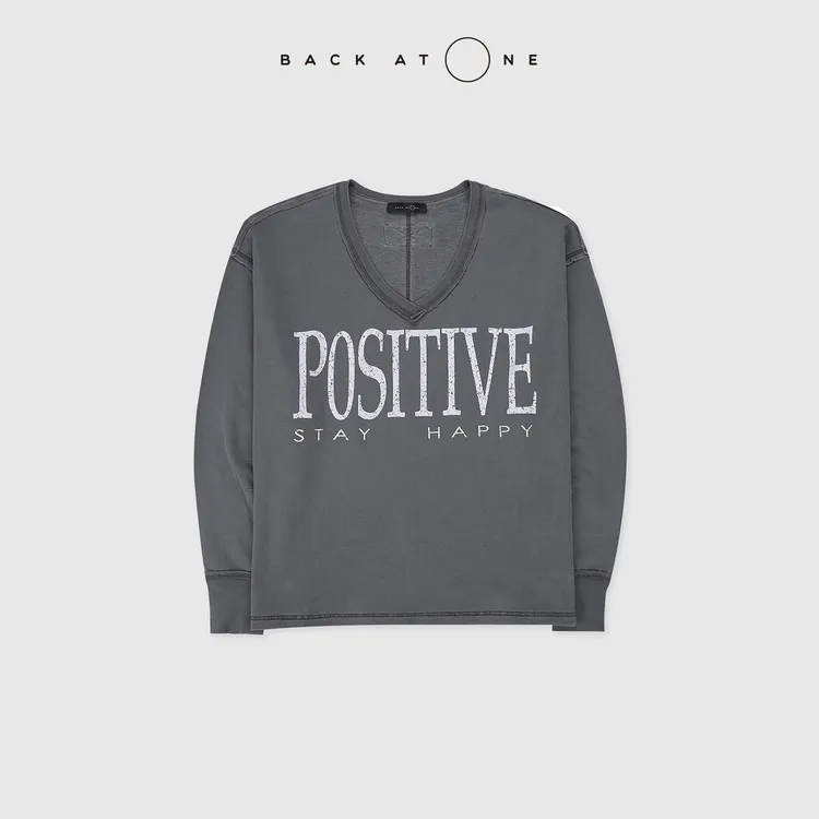 BACKATONE“纽约街区”做旧落肩字母印花灰V领上衣 BFF-1BA644K-K 