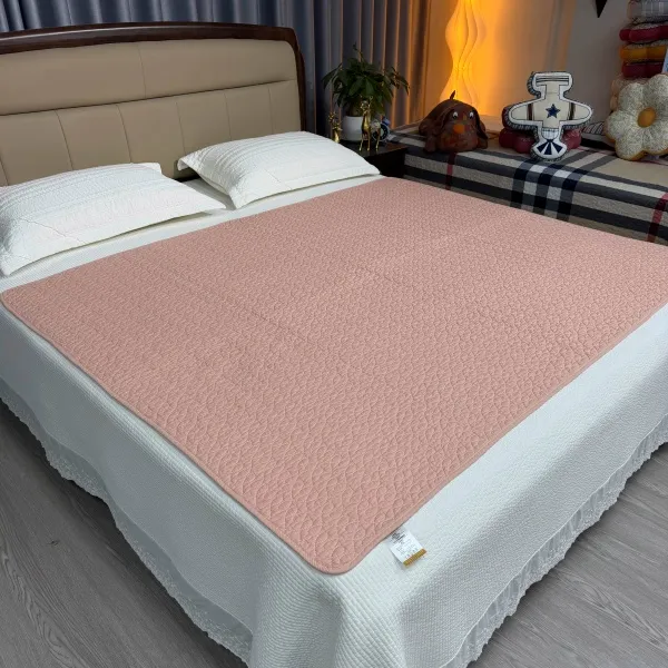 1.4*1.8米双面斜纹夹棉床盖四季款隔脏垫素色透气可机洗多功能