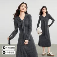 尚都比拉通勤V领撞色扣装饰披肩弹力针织长款A字连衣裙I3104