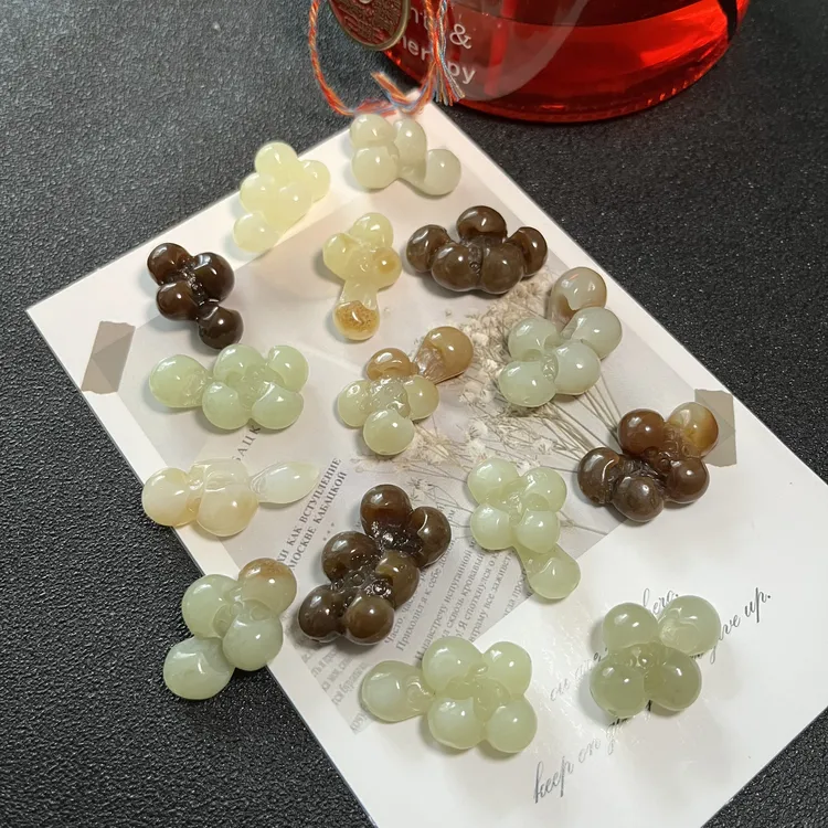 天然和田玉花牌吊坠 手牌 双打孔 多样性发货发其一             