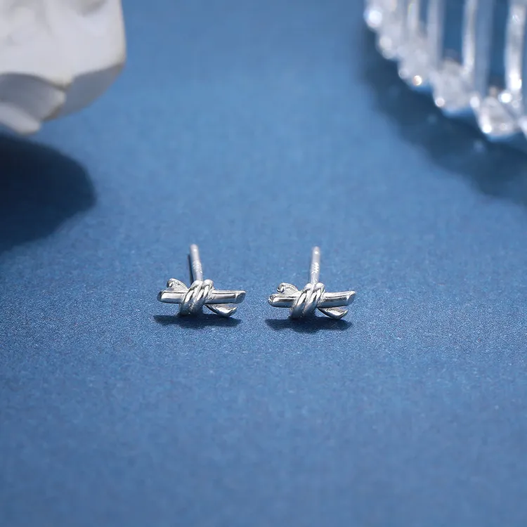 足银耳饰 新款小扭结小耳钉女潮小众设计高级感耳骨钉设计款耳饰