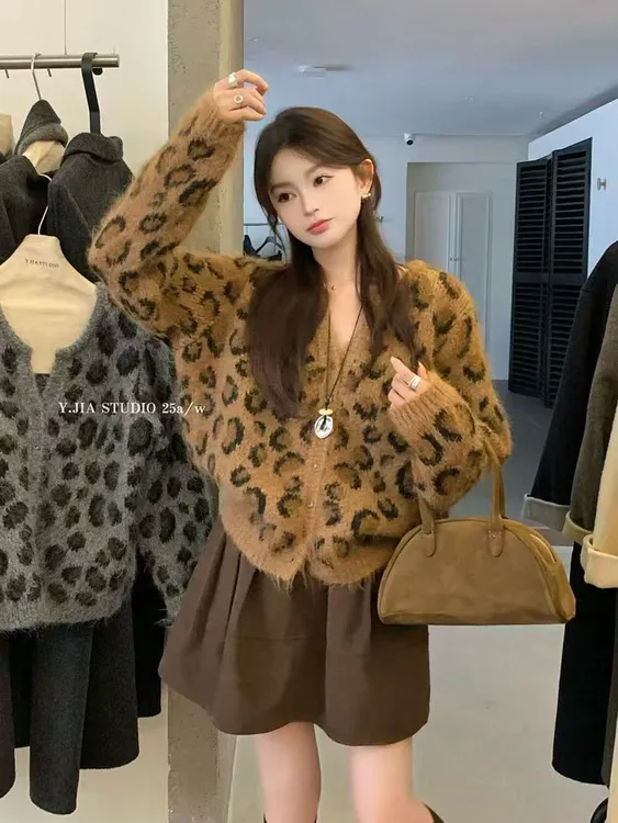 港风复古豹纹撞色V领针织开衫女秋冬新款加厚慵懒风宽松毛衣外套