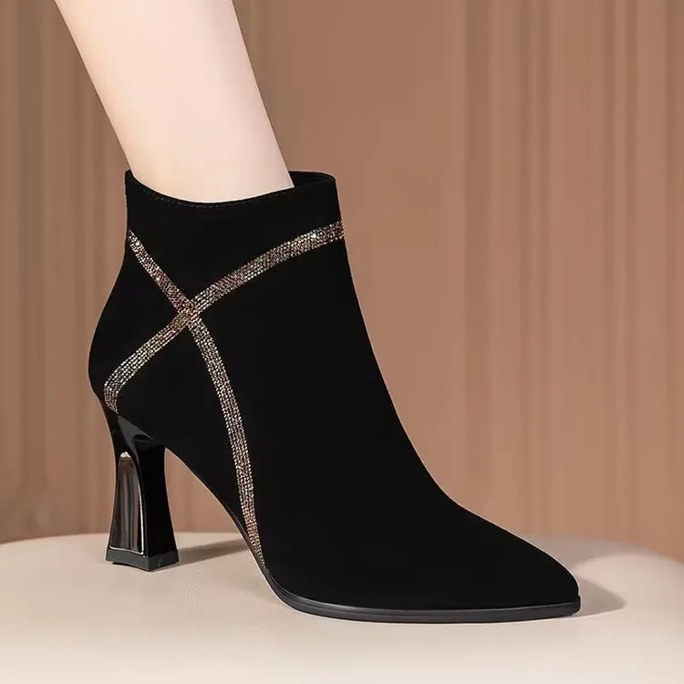 中跟磨砂短靴女2025秋冬新款尖头粗跟靴子法式小高跟鞋时尚马丁靴