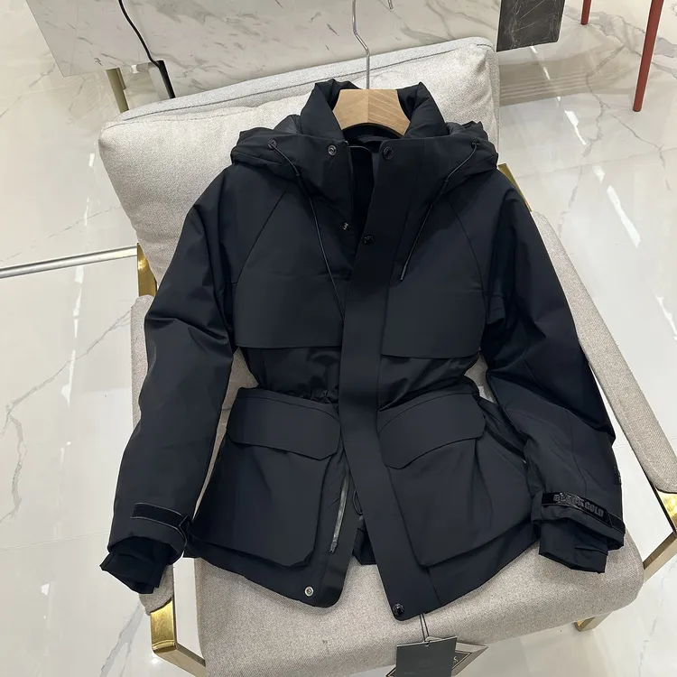 黑金羽绒服女短款加厚2025年冬季新款收腰杨幂同款防水软壳冲锋衣