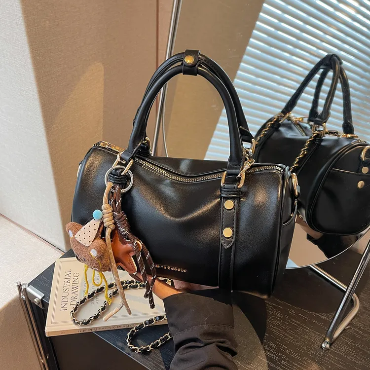 艾米兔 X COOLE女包2025新款通勤简约纯色百搭手提斜挎枕头圆筒包