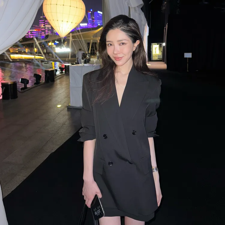 ROMI STUDIO“自我轮廓”绵羊毛混纺双排扣廓形西装外套RW24AWG1135