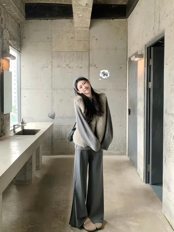 2025秋冬穿搭一整套女韩系毛绒马甲针织衫直筒裤休闲显瘦三件套女