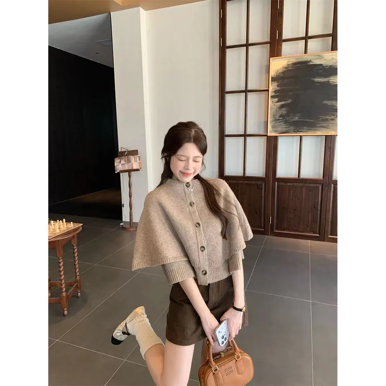 韩版小香风圆领驼色排扣斗篷针织衫女洋气百搭简约高级感温柔上衣