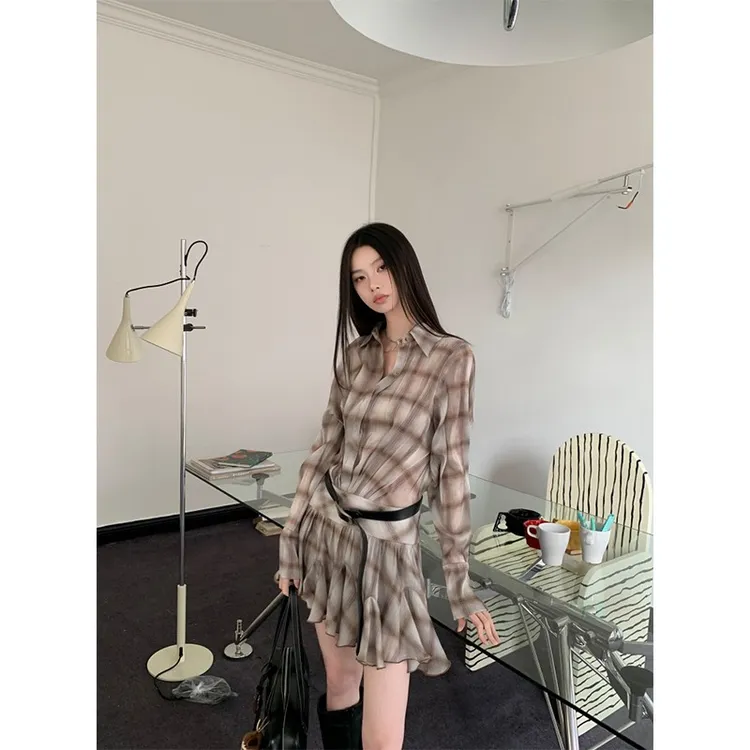 轻奢潮牌款 卡其色格纹翻领木耳边连衣裙小众衬衫百褶裙ins